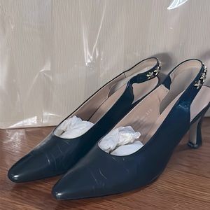 LIKE NEW!! Leather sling back with 2” heel.